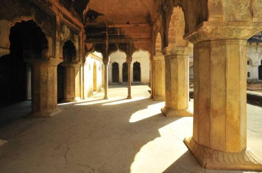 Raja Mahal Khajuraho Madhya Pradesh 'in Orchha dekoratif odaları.