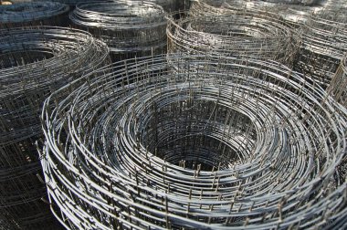 Hindistan 'da inşaat için kullanılan çelik tel örgüler.