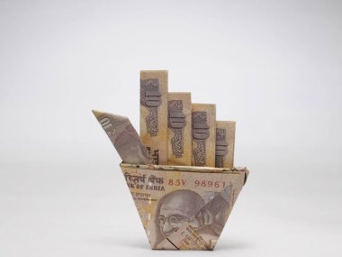 Origami Hindistan para biriminden yapılmıştır, stüdyo çekimi.