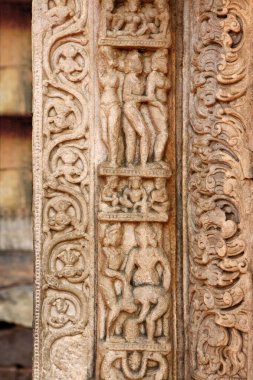 Altıncı veya yedinci yüzyılda inşa edilen stupa 5 yakınlarındaki 31 nolu tapınağın taş oymalarının ayrıntıları, Bhopal, Madhya Pradesh, Hindistan yakınlarındaki Sanchi. 