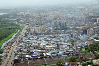 Dharavi gecekondu mahallesinin havadan görünüşü, Bombay Mumbai, Maharashtra, Hindistan