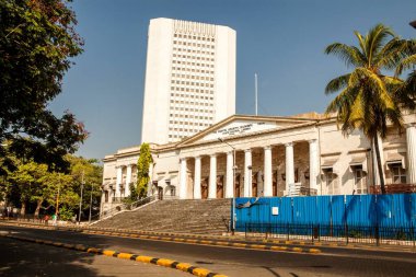Hindistan Belediye Binası ve Rezerv Bankası 'nın boş yolu. Balasaheb thackeray mumbai maharashtra Hindistan' ın ölümü nedeniyle bando bandı.