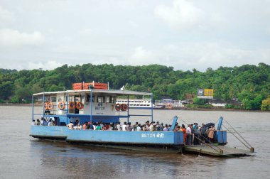 Mandovi Nehri üzerindeki feribot Panjim Goa Maharashtra Hindistan Asya Eylül 2010