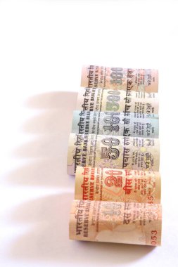 Kavram, büyüme Hindistan para birimi on yirmi beş yüz bin rupi sıra halinde.