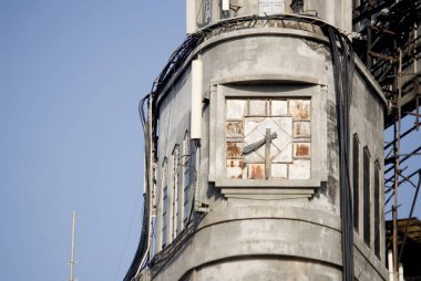 Bombay, Maharashtra, Hindistan 'daki Chowpatty' de duvar saati binası.