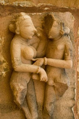 Hindistan, Madhya Pradesh, Khajuraho 'daki Khandariya Mahadev tapınağının Erotica heykeli