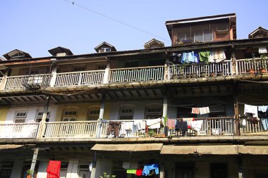 Jariwala chawl giysileri balkonda kuruyor, Bombay Mumbai, Maharashtra, Hindistan 
