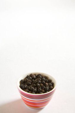 Baharatlar, kuru siyah biberler Kali sırıtır nigrum kavalcı uzun sakız kasede