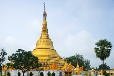 Mahasukhamdada chan thargyi pagoda 23 Haziran 2001 'de inşa edildi, Kushinagar, Uttar Pradesh, Hindistan 