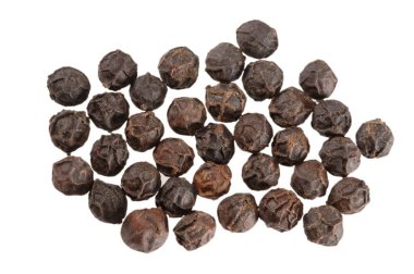 Siyah biber beyaz arkaplana saçılmış