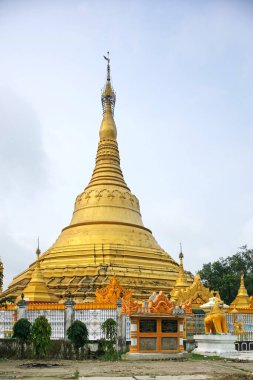 Mahasukhamdada chan thargyi pagoda 23 Haziran 2001 'de inşa edildi, Kushinagar, Uttar Pradesh, Hindistan 