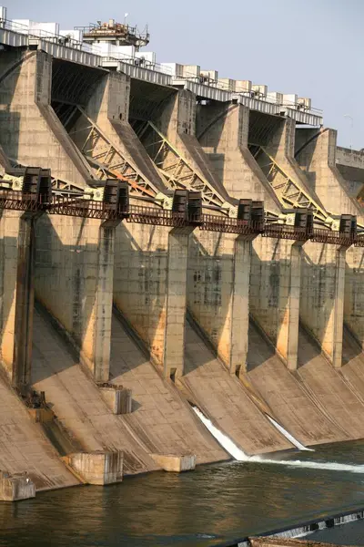 Chandil Barajı Elektrik Projesi 2x4 MW kapasiteli Jharkhand, Hindistan 'ın Saraikela Kharsanwa ilçesinde 