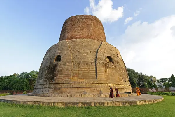 stock image Buddhist monks at Dhamekh stupa Fifth century A.D. Sarnath near Varanasi , Uttar Pradesh , India