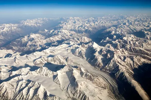 Himalaya dağlarının, Ladakh 'ın, Jammu' nun ve Kaşmir 'in hava manzarası Hindistan' ı kapladı.