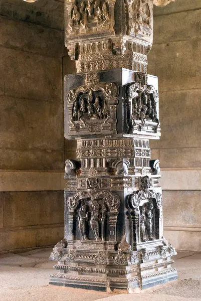 Stock image Carving on pillars of Ramachandra temple Hazara Rama, Hampi, Karnataka, India.