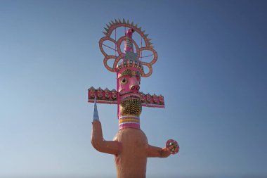 Lanka Ravana 'nın on başlı şeytan kralı Dussera festivalini, Chowpaty' yi, Bombay Mumbai 'yi, Maharashtra' yı, Hindistan 'ı kutlamak için dahan yaptı.