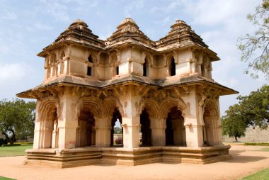 Hindistan, Karnataka, Hampi 'deki Lotus Mahal Hindu ve İslami tarzının inanılmaz sentezi