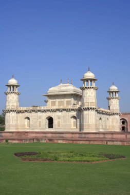 Itimad _ ud _ Daula 'nın beyaz mermerden yapılmış mozolesi Babür İmparatoru Agra, Uttar Pradesh, Hindistan
