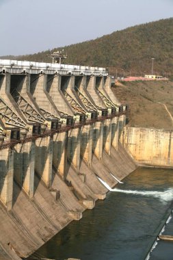 Chandil Barajı Elektrik Projesi 2x4 MW kapasiteli Jharkhand, Hindistan 'ın Saraikela Kharsanwa ilçesinde 