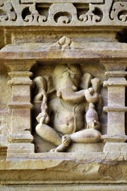 Khajuraho Ganesha Lakshmana Tapınağı 'nın duvarında Madhya Pradesh Hindistan