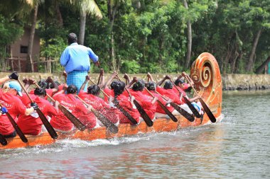 Punnamada Gölü, Alleppey, Alappuzha, Kerala, Hindistan 'da tekne yarışı