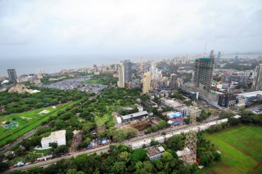 High Street Phoenix alışveriş merkezi ve yarış pisti, Lower Parel, Bombay Mumbai, Maharashtra, Hindistan 'ın havadan görünüşü. 