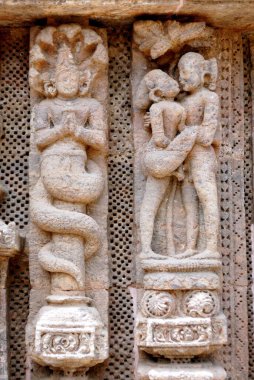 Konarak Güneş Tapınağı, Konarak, Bhubaneswar, Orissa, Hindistan Dünya Mirası 'ndaki harap olmuş erotik heykeller