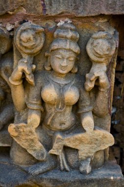 Khajuraho tapınağının tanrıça heykeli, Madhya Pradesh, Hindistan 
