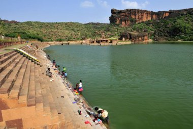 Agastya tirtha Bhutanatha Tapınağı Badami Bagalkot Karnataka Hindistan Asya  
