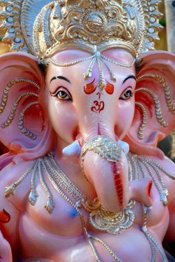 Ganesh Ganesh Ganpati fil başlıklı heykelin yakın çekimleri. 