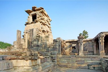 6. ya da 7. yüzyılda inşa edilen stupa 5 yakınlarındaki 31. Tapınak, Bhopal, Madhya Pradesh, Hindistan yakınlarındaki Sanchi. 