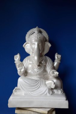 Lord modeli Lokmanya Bal Gangadhar Tilak tarafından kullanılan ilk idol. Çamurlu kil ve Ganesh festivali için yapılmış fil başlı tanrı, Penn, Maharashtra, Hindistan 