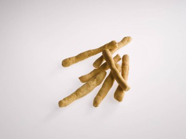 Beyaz arkaplanda bisküviler 