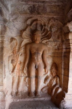 Badami, Chalukya, Parshvanath, Jaina 'ya adanmış 4. Mağara, Mahavira' nın öncülü olduğu iddia edilen son tirthankara, UNESCO Dünya Mirası Sitesi, Bagalkot, Karnataka, Hindistan