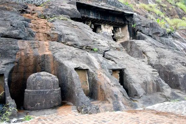 Bedsa kaya oyuğu M.Ö. 2. yüzyıldan kalma, Pune bölgesi, Maharashtra, Hindistan