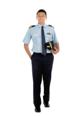 Pilot beyaz arkaplanı elinde tutuyor