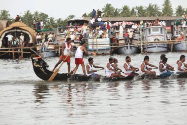 Punnamada Gölü, Alleppey, Alappuzha, Kerala, Hindistan 'da tekne yarışı