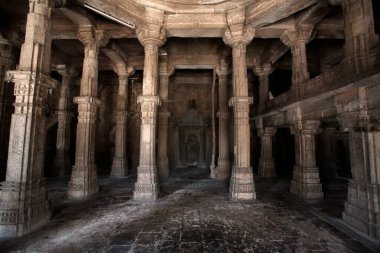 Bibiji Camii 'nin Ahmedabad, Gujarat, Hindistan' daki iç manzarası 