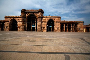 1423 'te Jama Mescidi' nden Teen Darwaza, Ahmedabad, Gujarat, Hindistan