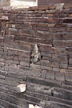 Küçük heykel, Aihole, erken batı Chalukya, Bagalkot Bölgesi, Karnataka, Hindistan
