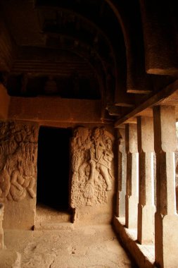 Bhaja Mağarası 'ndaki duvar oymaları, Hindistan' da kral Ashoka, Lonavala, Maharashtra, Maharashtra döneminde inşa edilmiş bir Hint mirası sahası.
