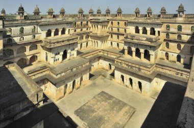 Raja Mahal Khajuraho Madhya Pradesh 'in merkezi avlusu.