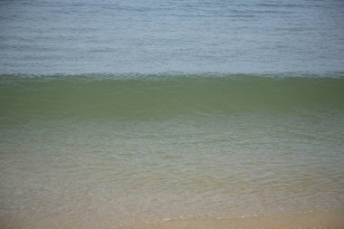 Arap Deniz Dalgaları Shiroda, Dist Sindhudurga, Maharashtra, Hindistan kıyılarında gelişti.