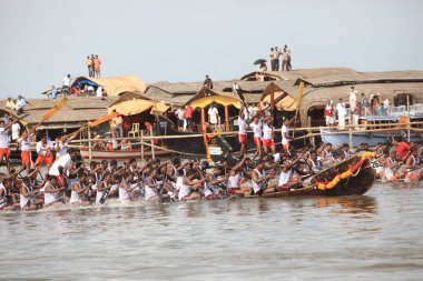 Punnamada Gölü, Alleppey, Alappuzha, Kerala, Hindistan 'da tekne yarışı