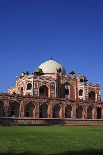 stock image Humayuns tomb through arch built in 1570 , Delhi, India UNESCO World Heritage Site