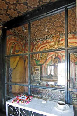 Dünya mirası alanında Buda heykeli, kutsal şehir Anuradhapura, Isurumuniya Vihare, Sri Lanka