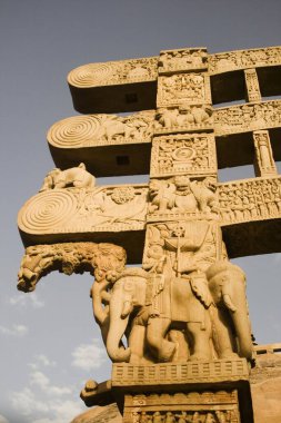 Doğu kapısı stupa 1 Buda Anıtları Sanchi, Madhya Pradesh, Hindistan 'da dünya mirası 