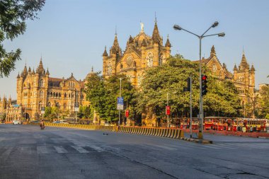 Chhatrapati Shivaji Terminali 'nin boş yolu Balasaheb thackeray mumbai maharashtra Hindistan' ın ölümünden dolayı. 