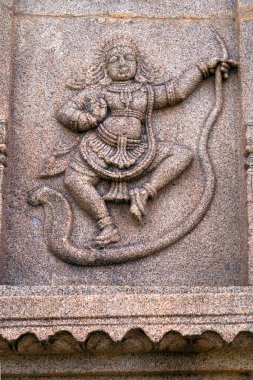 Kaliya Mardana Krishna heykeli Hampi, Karnataka, Hindistan 'daki Ramachandra tapınağının dış duvarında. 