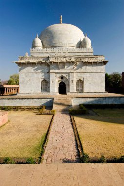 Mandu, Madhya Pradesh, Hindistan 'daki Hoshang Şah mezarı. 